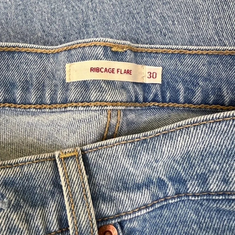 Levi’s Ribcage Flare Jeans High Rise Button Fly Light Wash Altered Hem 30 - Picture 8 of 8